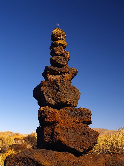 _2150541.JPG - Cairn & Moon at Fossil Falls.