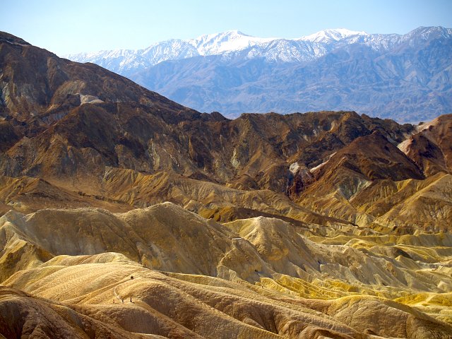 _2160639.JPG - This is a shot for scale.  Notice the small flecks on bottom of the photo just left of center: those are hikers.