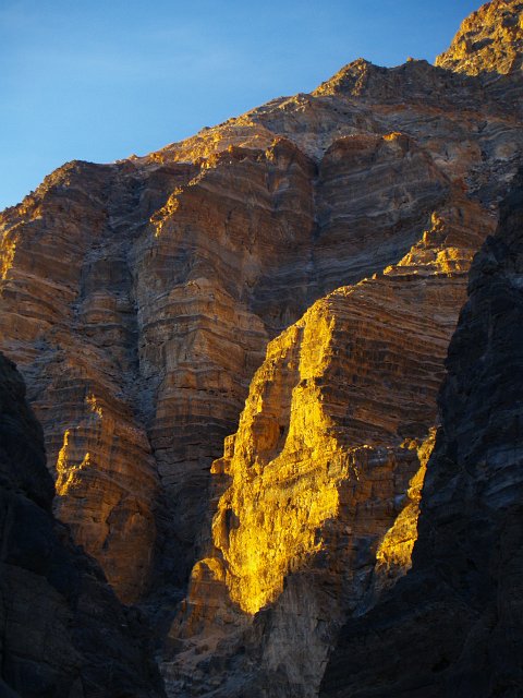 _2160684.JPG - The layering of these rocks were pretty neat.
