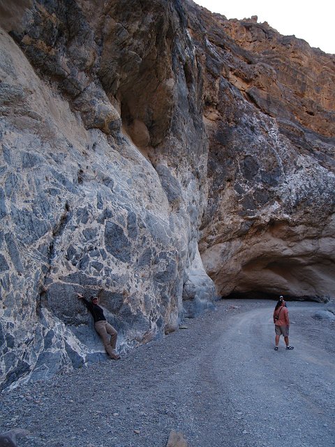 _2160687.JPG - The bottom of the canyon shows where the rocks broke as Death Valley formed.