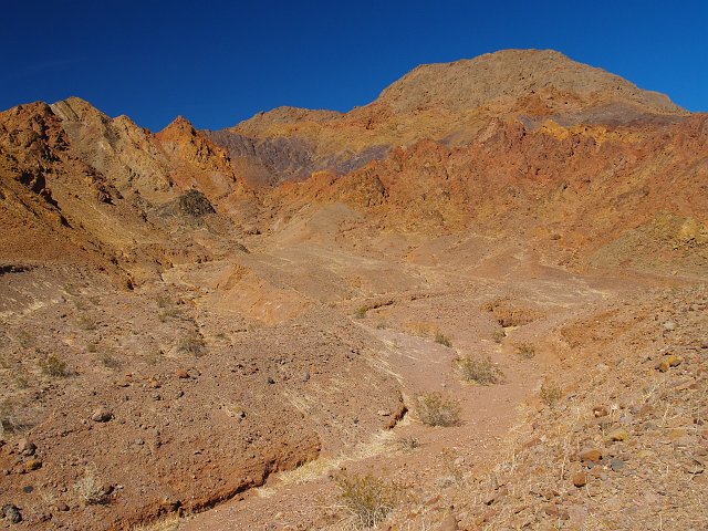 _2170733.JPG - There are some major treasures in the rocks ahead.