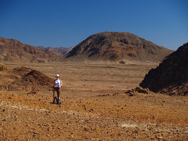 _2170738.JPG - What else is cool about these rocks?  Well, they just dissapear abruptly as if they were chopped-off.  Turns out those other rocks are in Australia & Antarctica.  So, California was once connected to those two continents.