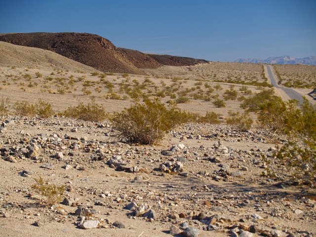 _2170745.JPG - Fault scarp and basaltic eruption along weakness in the crust.