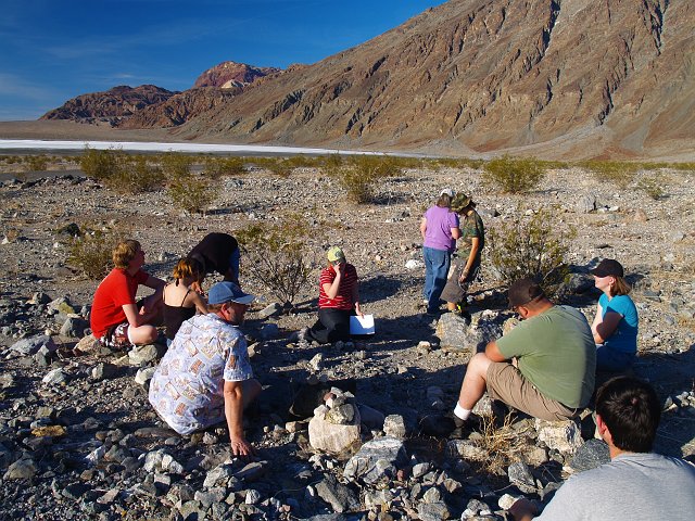 _2170757.JPG - This stop just past Mormon Pt is my favorite.  We find the oldest rocks in California here.