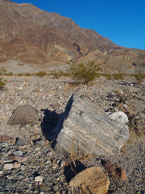 _2170759.JPG - Ah, that's gneiss.