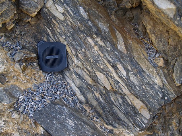 _2180835.JPG - The white ovals are actually the same dropstone pebbles that we saw in the Kingston Pk fmt near Jubilee Pass.  Only these guys have been heated and stretched.  And that was the end of our trip!