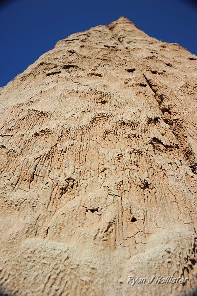 DSC_0030.JPG - Here's a zoom of the side of the wall.  Interesting drip patterns, no?