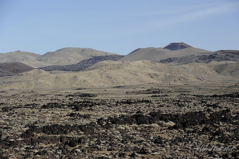 _DSC0040.JPG - Check out the awesome cinder cone with snow & a bit of a flow coming out to the left.