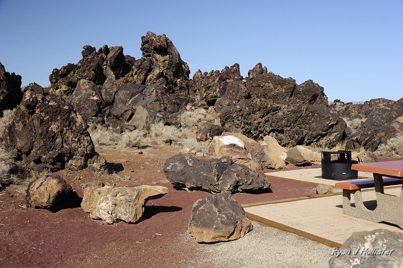 _DSC0041.JPG - The basalt here ages in range from 400,000 to 10,000 years in age.  It's also nice to see that the picnic area and campground have been updated.  They're really nice, now!