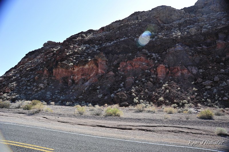_DSC0097.JPG - The Amargosa chaos at Exclamation Point.  Turns out this is the end of a detachment fault where some of the formations have been stretched  into bits only eight feet thick!