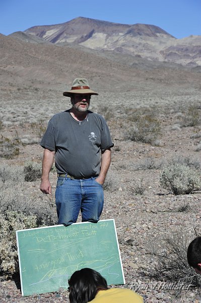 _DSC0100.JPG - Garry is about ot explain that this is not a Thrust, as Levi Noble once thought.