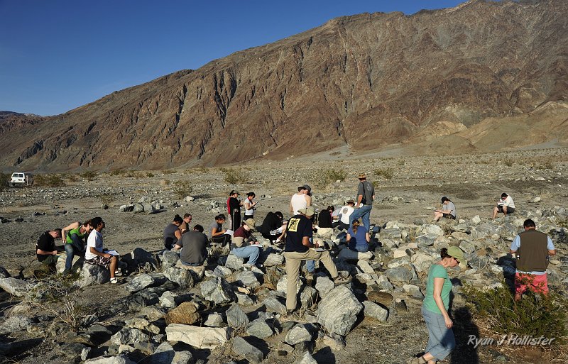 _DSC0148.JPG - So why stop here?  The rocks are mostly gneiss & schists, which tell a story of a tremendous collision that happened here about 1.7 billion years ago during two different orogenies.  The Yavapai & Mazatzal collisions most likely occured when New Zealand sized chunks of continent slammed into North America creating mountain ranges larger than the Himmalayas.