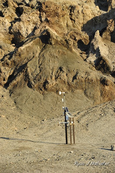 _DSC0158.JPG - Badwater's weather station. Since Badwater is 280ft below sea level, I would wager that this is the lowest weather station in North America.