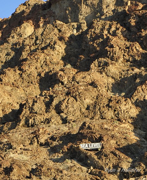 _DSC0160.JPG - Sea!  There it is.