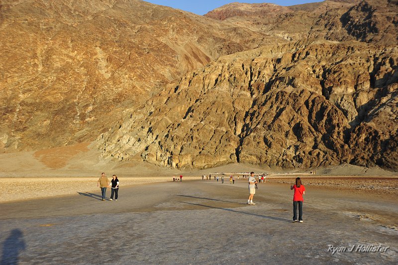 _DSC0166.JPG - Lots of folks wanted to touch the lake water.