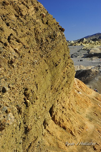 _DSC0253.JPG - I was trying to show the layered conglomorate structure of the sediments.