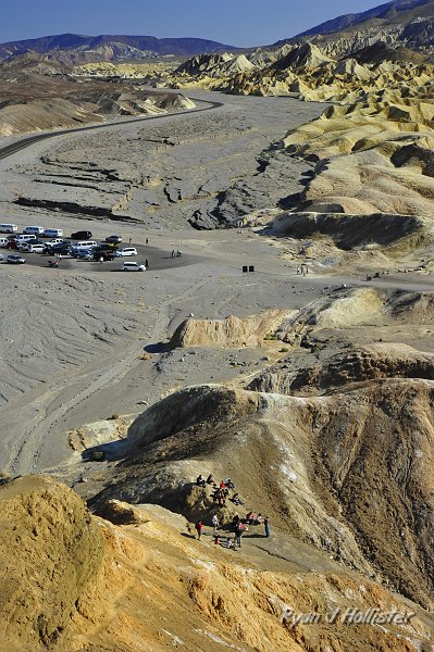 _DSC0256.JPG - There's the MJC students with Gower gulch just beyond the parking lot.