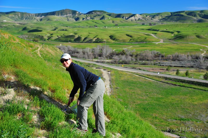 RJH_7792.JPG - Mrs H was having a hard time finding her teeth. The actual sharktooth hill is on the far horizon.