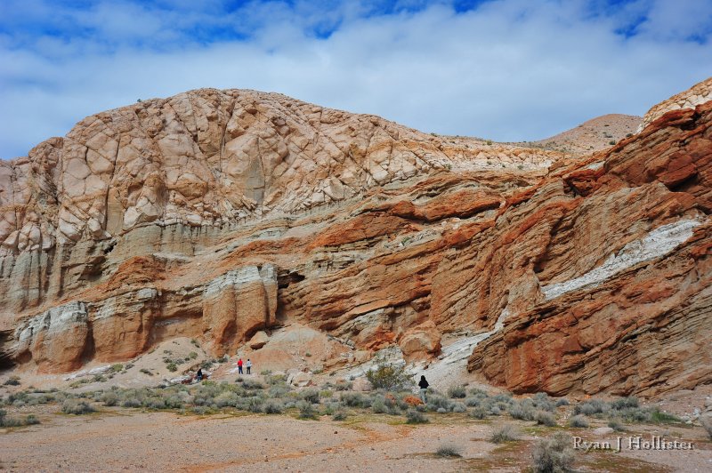 RJH_7817.JPG - These rocks are the inland contemporaries of the Temblor Formation at sharktooth hill.   The big pink layer is a large rhyolite tuff from what must have been a nearby caldera.