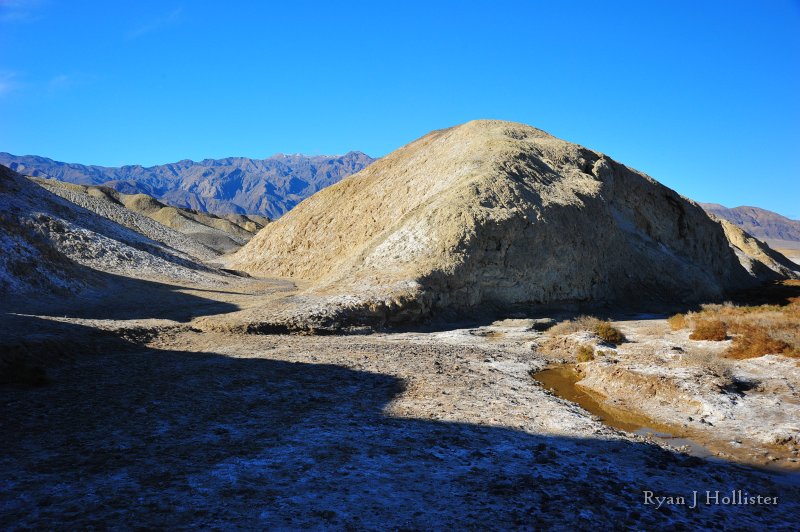 RJH_8021.JPG - Eroded lake sediments.