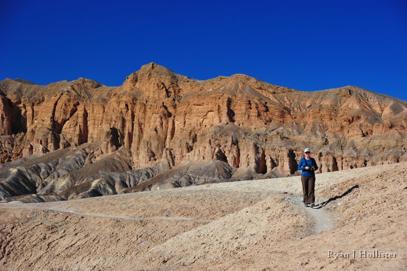 RJH_8128.JPG - Mrs H starts the hike back.