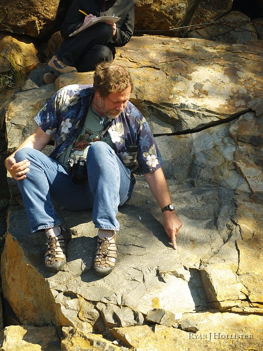 _4047796.JPG - Turns out he was sitting on some gabbro (a crystallized intrusive basalt, basically) that had some granodiorite inclusions.