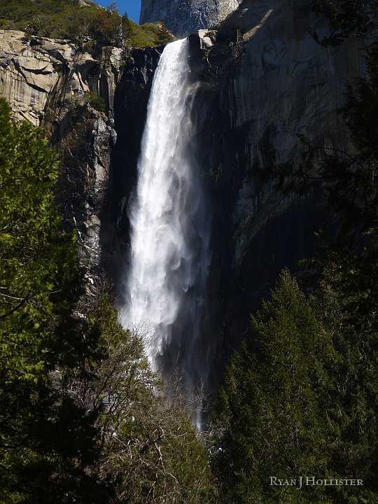 _4047847.JPG - Bridalveil Falls as viewed from the parking lot.