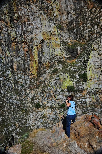 RJH_5929.JPG - Mrs. H gets a shot from the edge.