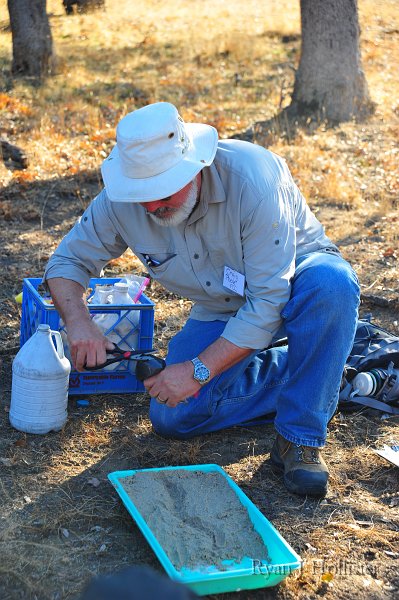 RJH_5995.JPG - Craig Poole demonstrates the formation of a Table Mountain.