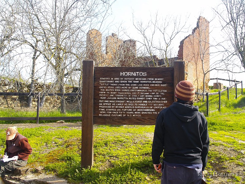 _3147065.JPG - Welcome to Hornitos.  A grand old town where Joaquin Murrieta was known to hang out.
