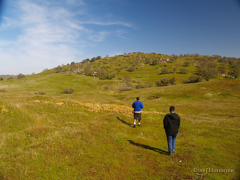 _3147075.JPG - Next stop:  The Hornitos dump to sift through tailings while looking for quartz crystals.