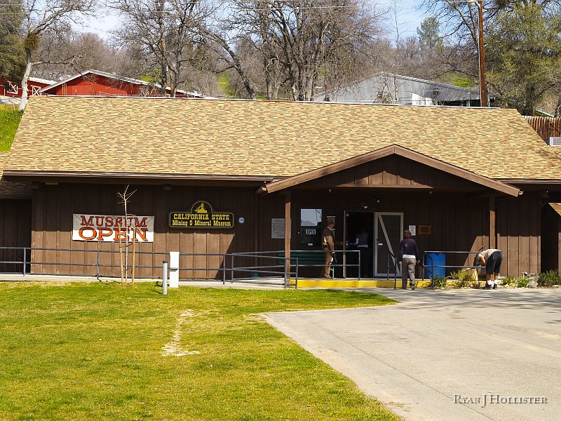 _3147083.JPG - Museum Entrance