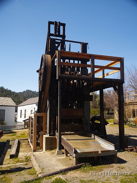 _3147123.JPG - Here's the best shot I could get of the mill in action.