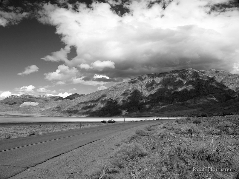 _2190900.JPG - Now, on to the oldest rocks in California:  The Black Mountains in Death Valley near Mormon Point.