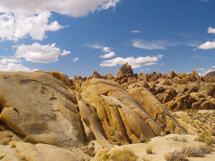 _6059387.JPG - Granite loves to spheroidally weather... corners & flat surfaces that get exposed to the elements are the first to be eaten away due to their larger surface areas.