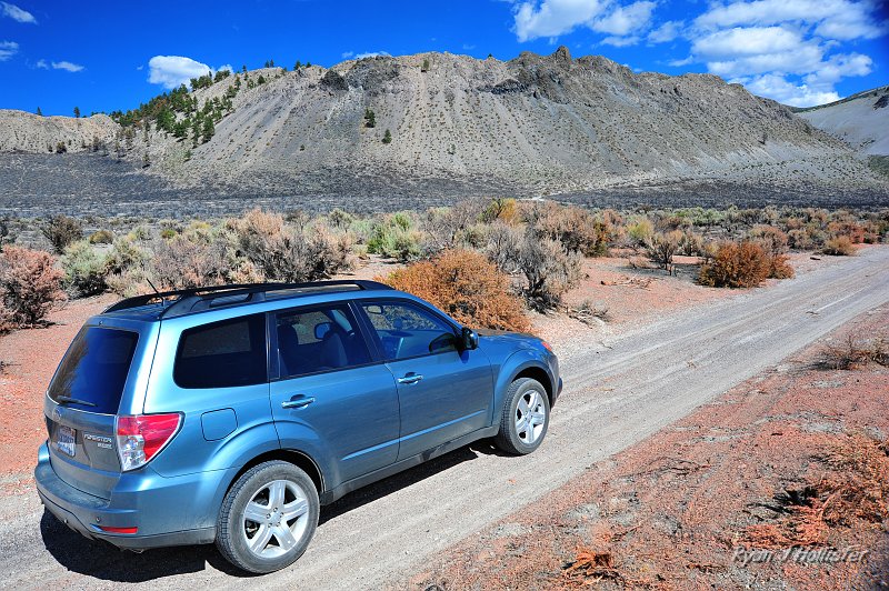 RJH_4769.JPG - Our car and the first Mono Crater.