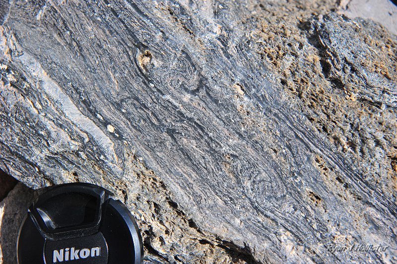 RJH_4779.JPG - Flow banding in obsidian.