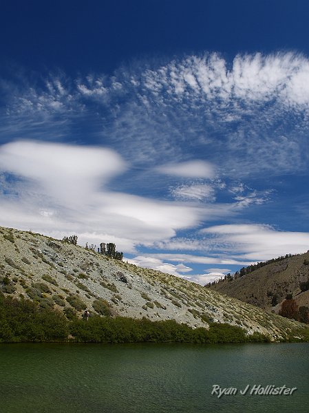 _7110249.JPG - The clouds were awesome.   These are lenticular clouds that are in the process of being re-consumed by the atmosphere... presumable caught in a trough of the sierra wave.