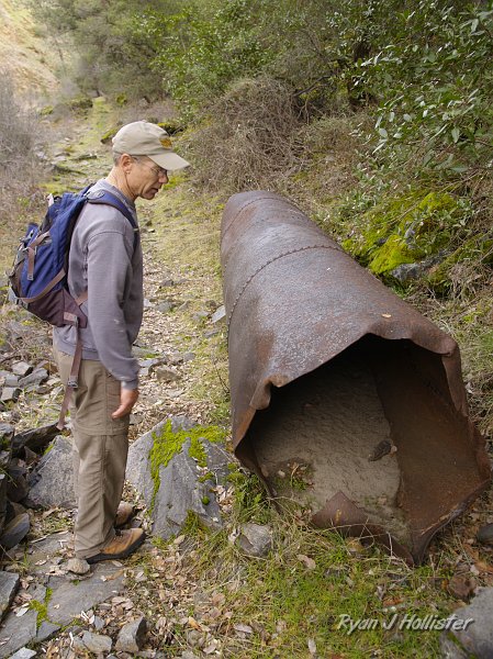 indian_creek_011610_1264.JPG - My dad admires the riveted pipe.  Apparently this was the site where an interesting flume/ditch put in by the La Grange Hydraulic Mining company in 1873.