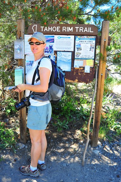 RJH_4040.JPG - Laura gets ready for her first hike in nearly a year.