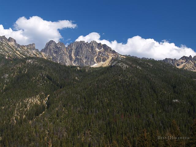 _7233441.JPG - Here's the first glimpse into the granitic features of North Cascades.  The granites here are 40 to 50 million years old.  Compare that to the 60-80myo granites in the Sierras.