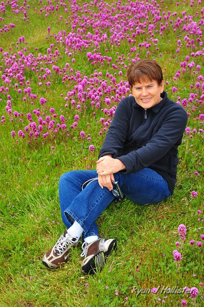 RJH_1211.JPG - Mother Hollister having a very hapy morning amongst the flowers.