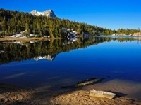 A morning reflection of Vogelsang Peak onto Boothe Lake.