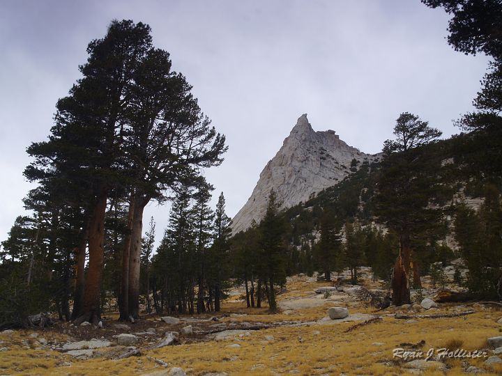 20090929_wildlink_0031.JPG - Cathedral Peak is the next awe-inspiring peak to come into view.