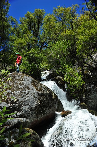 RJH_2488.JPG - Steve looks for a route.