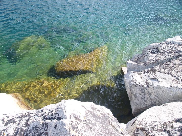 20090919_kuna_lake_0461.JPG - I decided to circle the lake, which required a bit of rock-hopping skill.