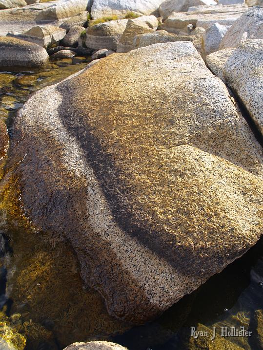 20090919_kuna_lake_0475.JPG - I liked the striping on this rock.