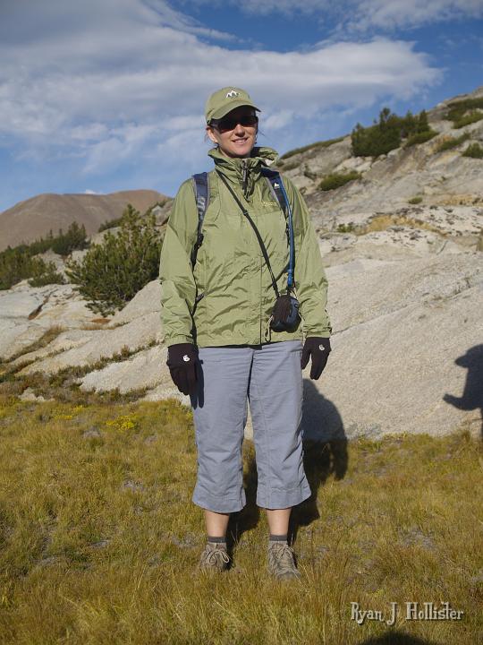 20090919_kuna_lake_0495.JPG - Meanwhile... Laura decided to bundle-up.  The 50 degree weather plus wind (and capris) made Laura a bit chilly).
