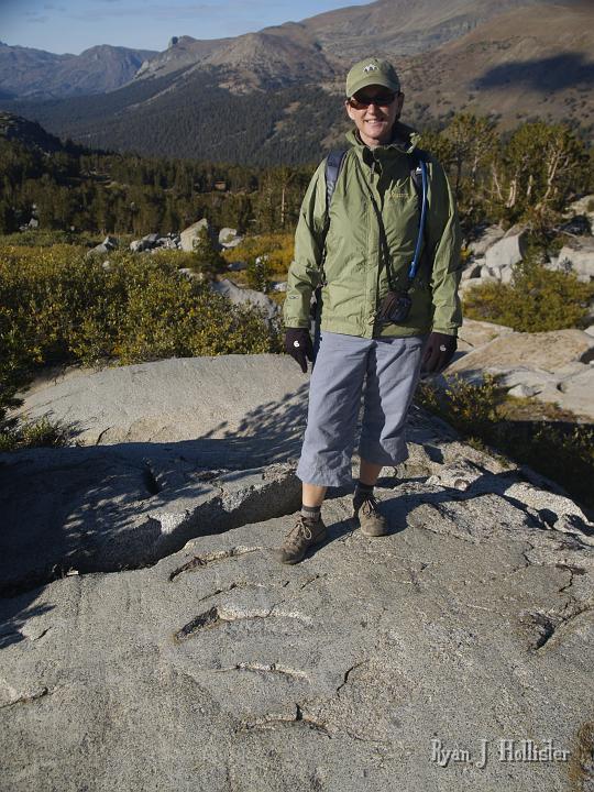 20090919_kuna_lake_0506.JPG - Laura models some lovely chatter marks created by glaciers sticking & slipping along this granite.