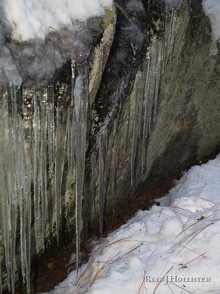 _1036233.JPG - On the way to Mirror Lake I had to pull of the trail to, umm, well lets just say I had downed a liter of water 2o minutes earlier.  Needless to say, I saw this aweseme rock with icicles hanging off its side.
